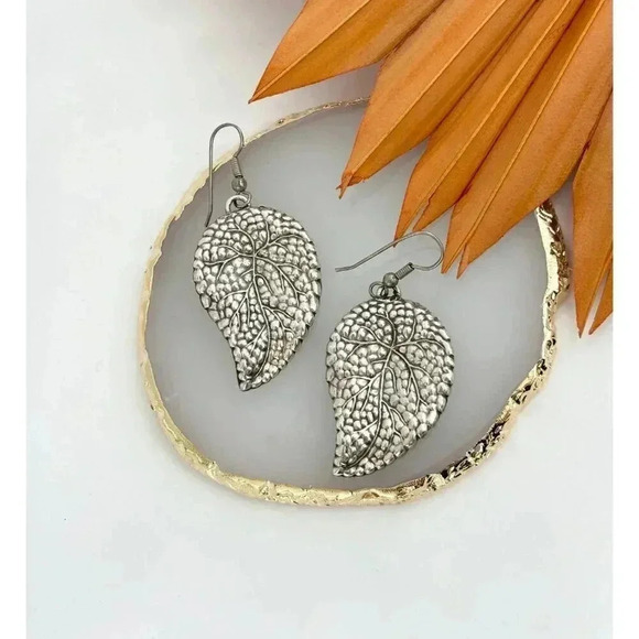 Silver Tone Vintage Leaf Shape Textured Dangle Earrings - Picture 6 of 10